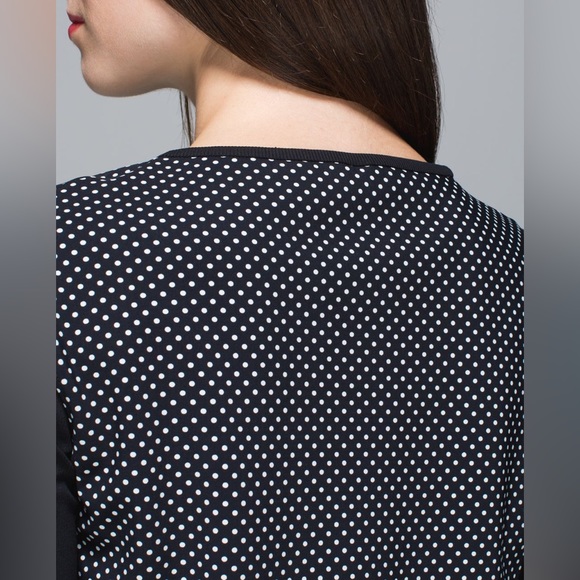 Lululemon Out of This World Tee - Picture 4 of 14